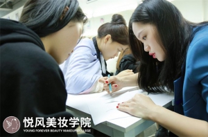 报名南宁化妆学校让你具备的优势