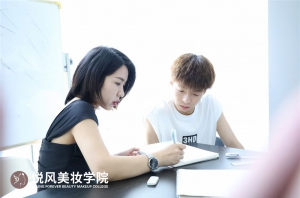 手残党能学会化妆吗？