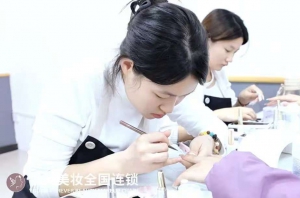 内行教你避坑选择化妆学校的3大核心标准！