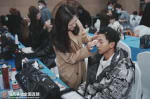 化妆学校亲历记：学费、坑与高光时刻