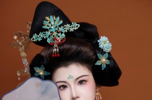 从手残党到持证上岗：选择悦风美妆学院！